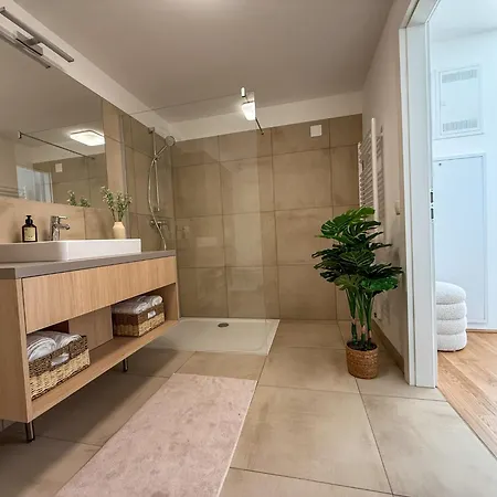 Danube Hills Διαμέρισμα *